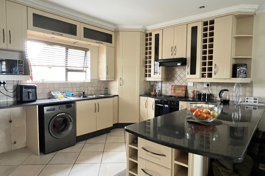 3 Bedroom Property for Sale in Wavecrest Eastern Cape